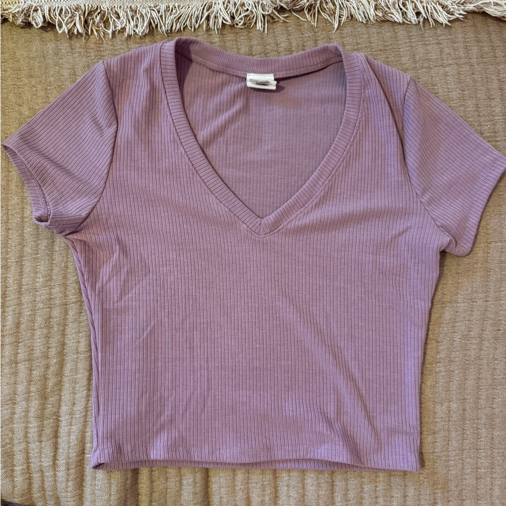 TILLYS Large Purple/Pink Ribbed V-Neck Cropped Top